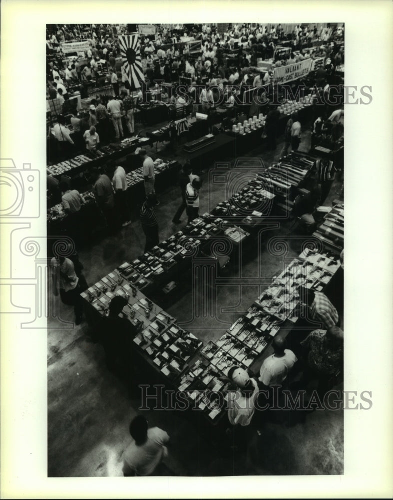 1994 Press Photo The Great Southern Gun and Knife Show at Pontchartrain Center - Historic Images