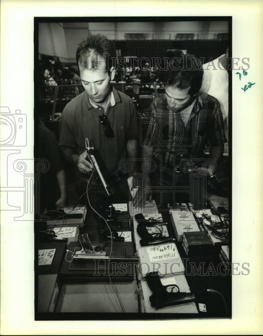 1994 Press Photo Dean & Craig Benoit at The Great Southern Gun and Knife Show - Historic Images