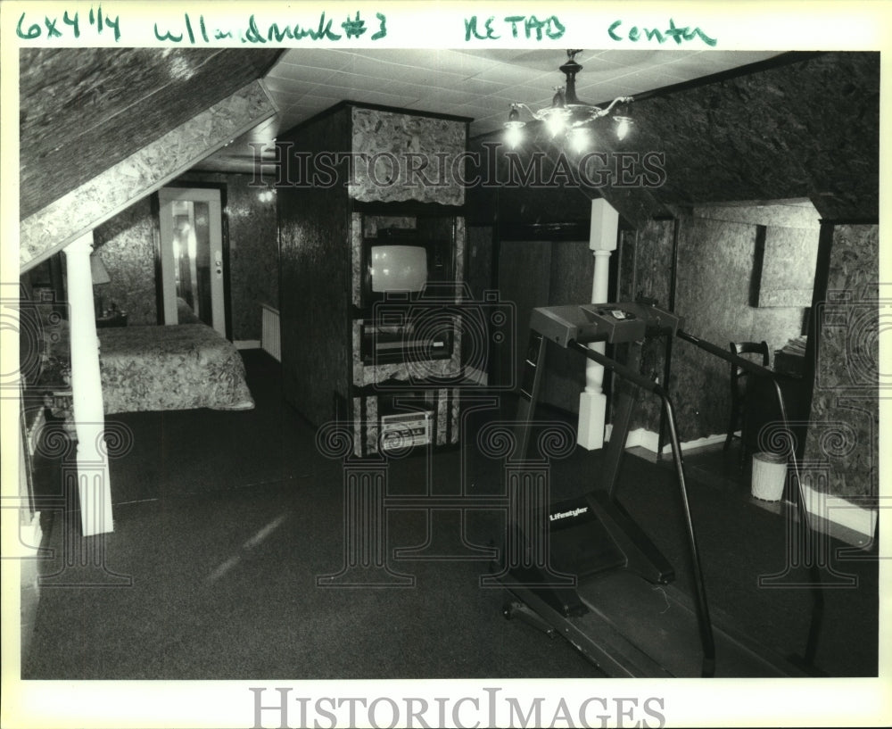 1991 Press Photo The upstairs room of the Lionel Green&#39;s house. - Historic Images