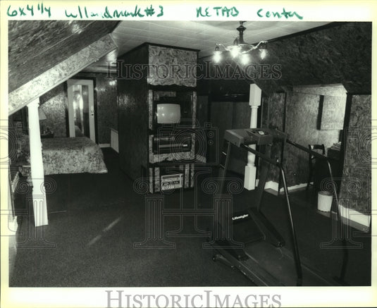 1991 Press Photo The upstairs room of the Lionel Green's house. - Historic Images