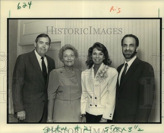 1990 Press Photo Attendees at St. Elizabeth's Home - Historic Images