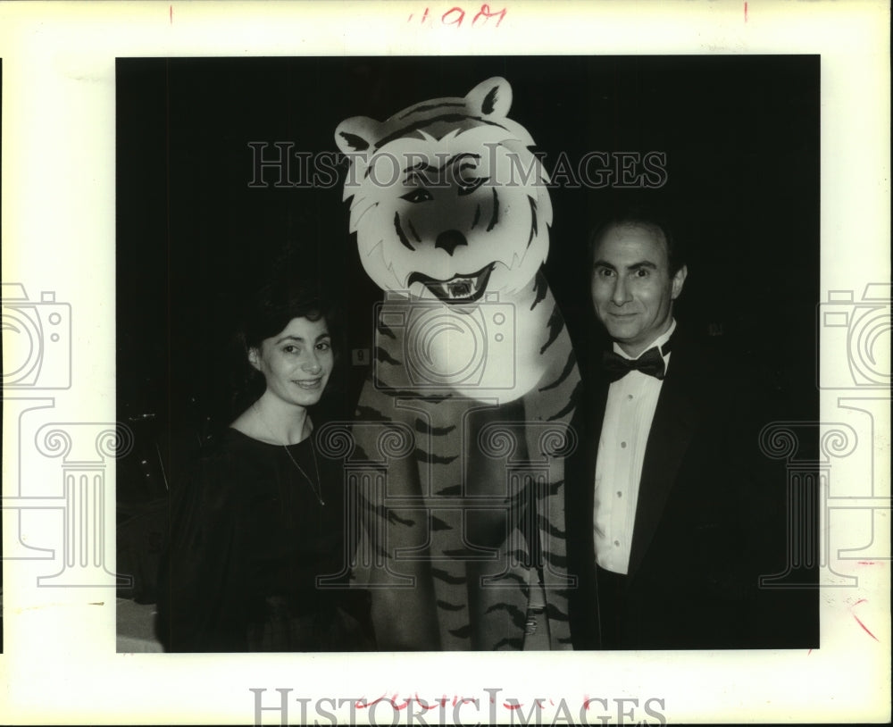 1993 Press Photo Angel Ball attendees Linda Greenbaum and Mark Greenbaum - Historic Images