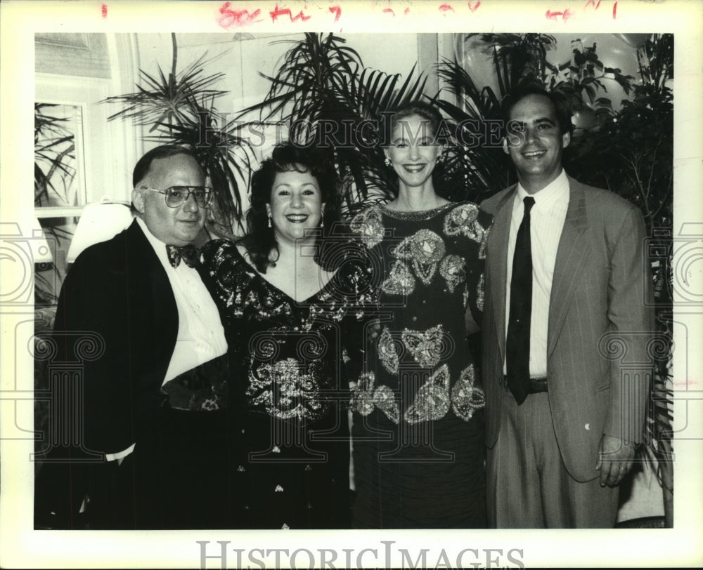 1991 Press Photo Arnold &amp; Kim Goldberg and Lesa &amp; Matt Greenaum at Temple Sinai - Historic Images