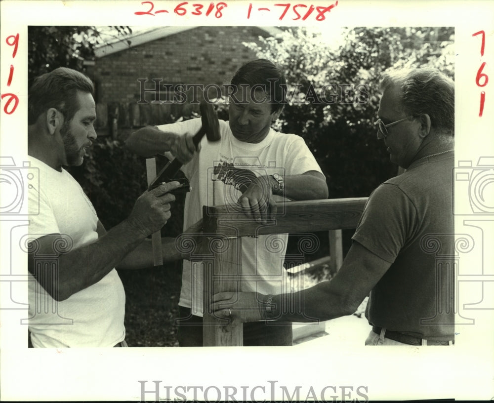 1988 Press Photo Residents install playground equipment at Green Park School - Historic Images