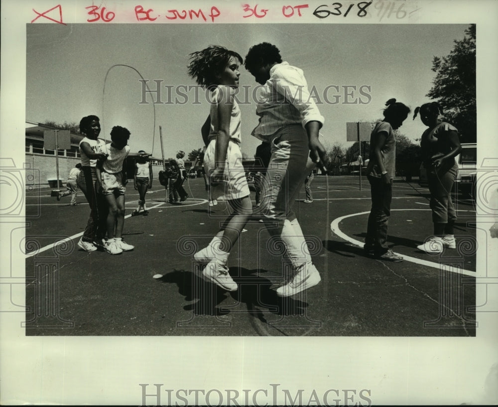 1986 Press Photo Green Park Elementary School students at 1409 Upland - Historic Images