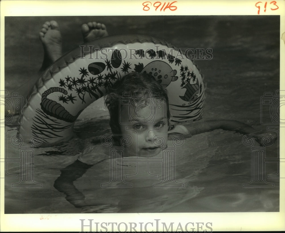 1988 Press Photo Lacey Faucheaux in Green Acres Country Club swimming pool - Historic Images