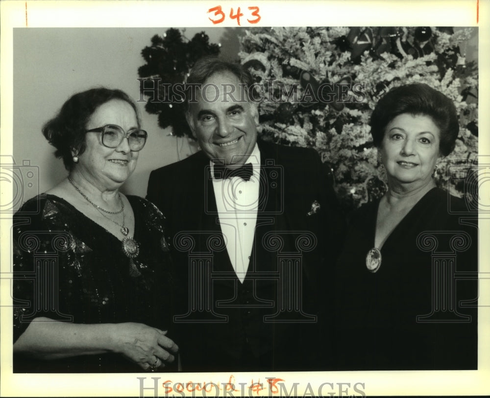 1992 Press Photo Mara Daly, Eduardo Guevara at Espanidad Society Dinner - Historic Images