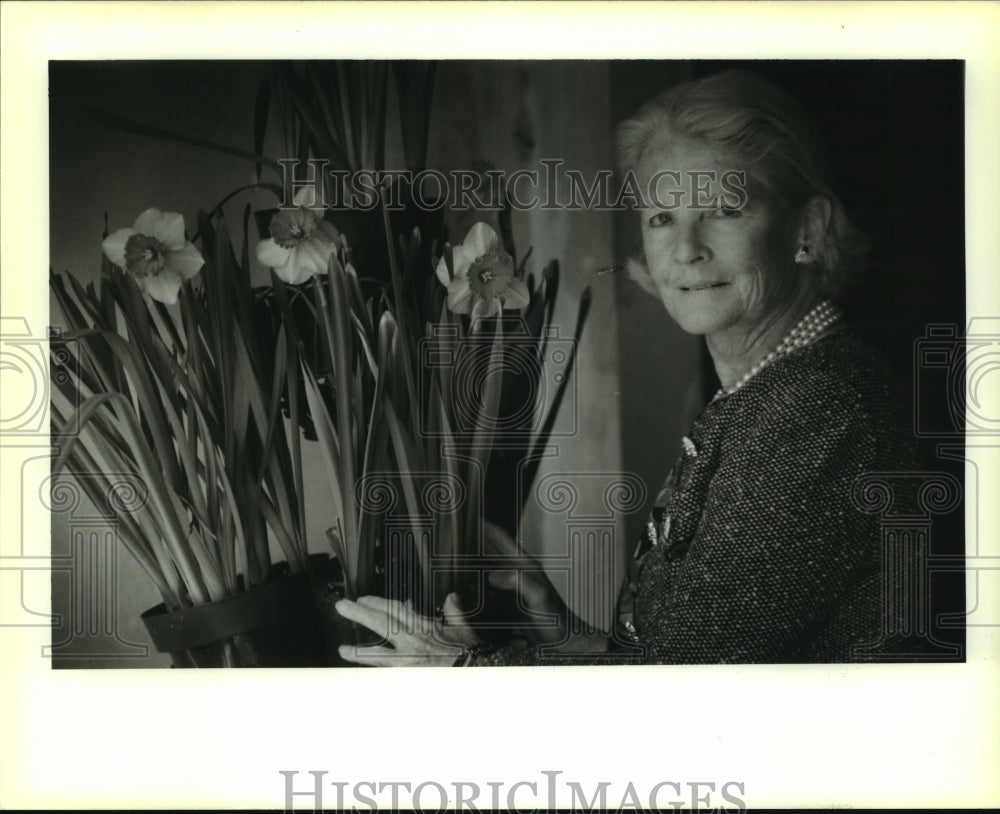 1993 Press Photo C.Z. Guest, a noted socialite gardener and author - nob22491 - Historic Images