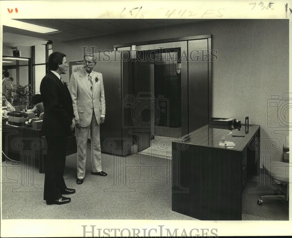 1979 Press Photo Delegates at Guaranty Bank and Trust Company&#39;s new office - Historic Images