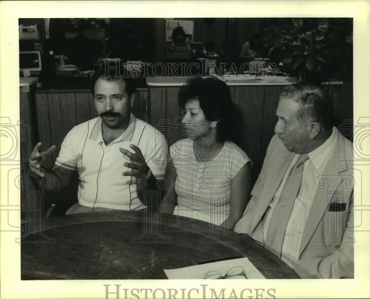 1989 Press Photo Jose & Gilma Guevara with Attorney David Kattan at conference - Historic Images