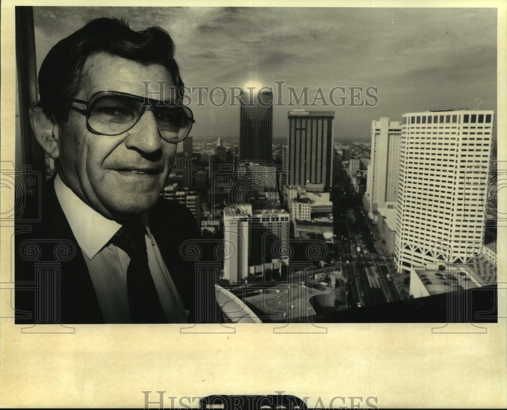 1994 Press Photo Paul Guidry of the U.S. Commerce Department, with CBD in back - Historic Images