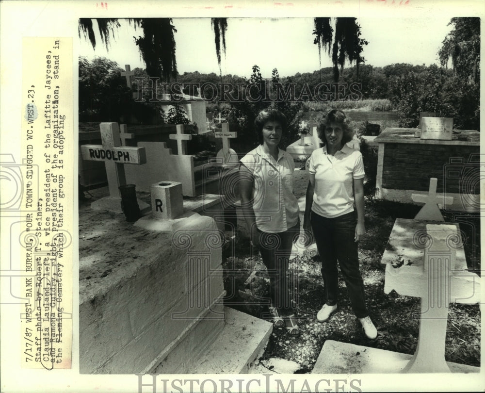 1987 Press Photo Lafitte Jaycees in Fleming Cemetery which they are adopting - Historic Images