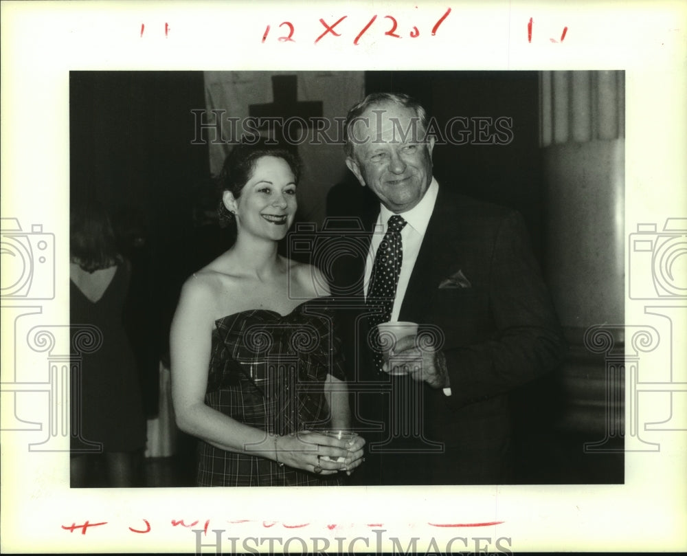 1993 Press Photo Beth Frilot with Roman Guidry Red Cross Chapter Chairman - Historic Images