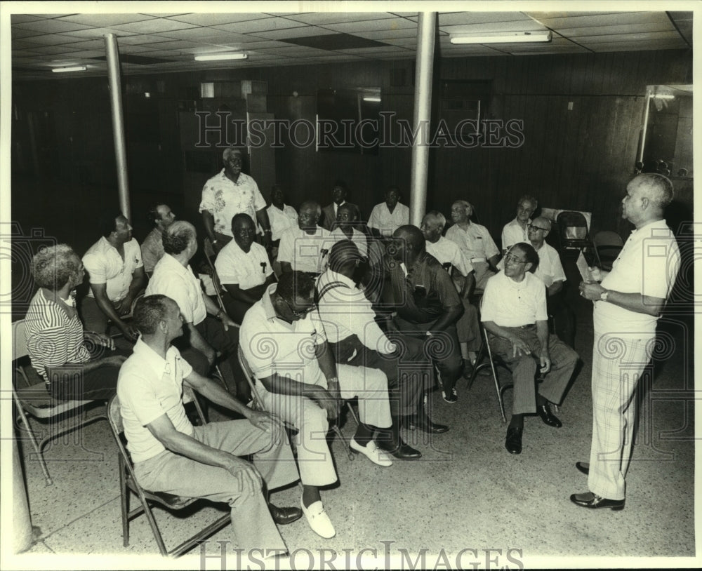 1979 Press Photo Dan Green Leads a Meeting of the &quot;Black Old Timers&quot; - nob22596 - Historic Images