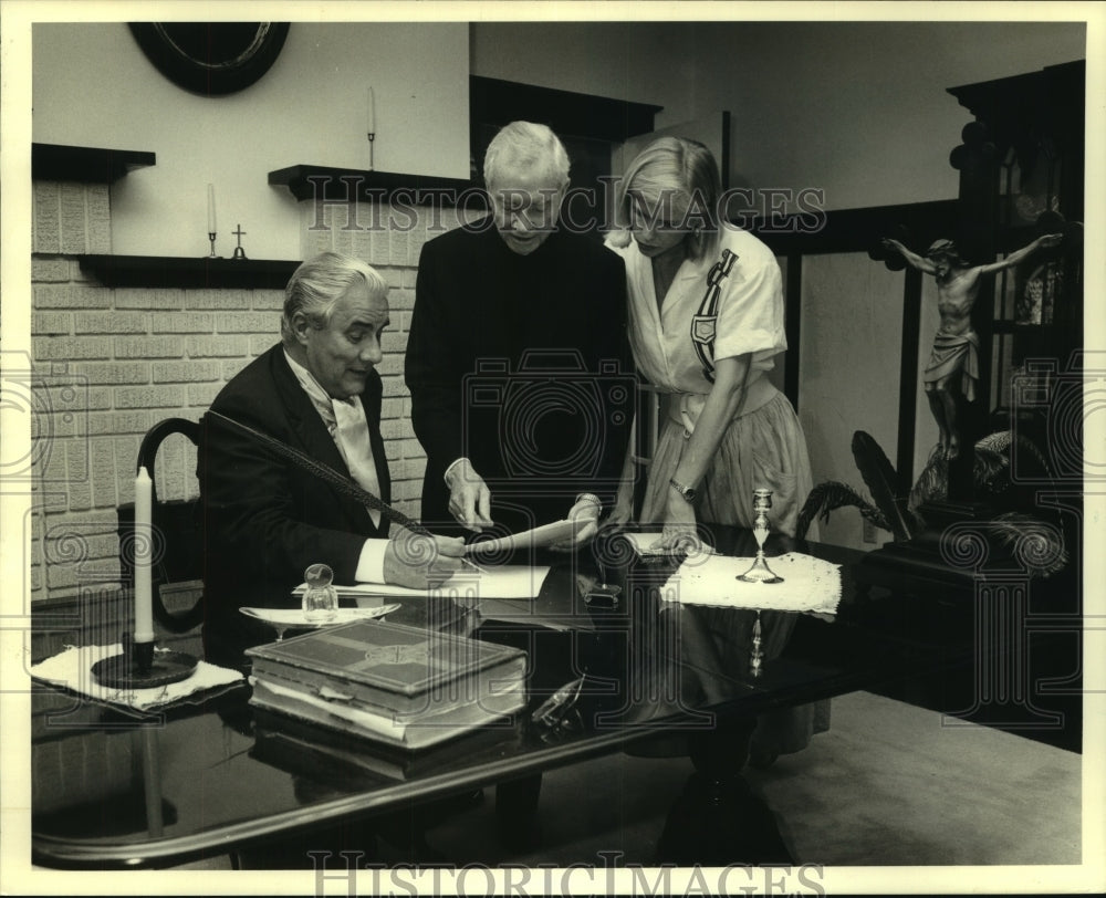 1990 Press Photo Catholic University drama professor Billy Graham &amp; others - Historic Images