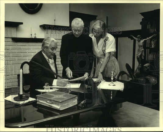 1990 Press Photo Catholic University drama professor Billy Graham & others - Historic Images