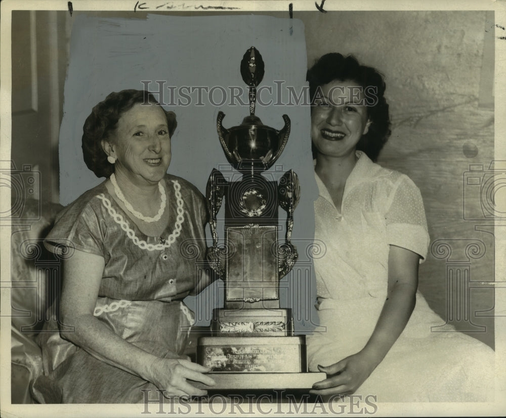 1953 Press Photo Louisiana department trophy awarded Disabled American Veterans - Historic Images