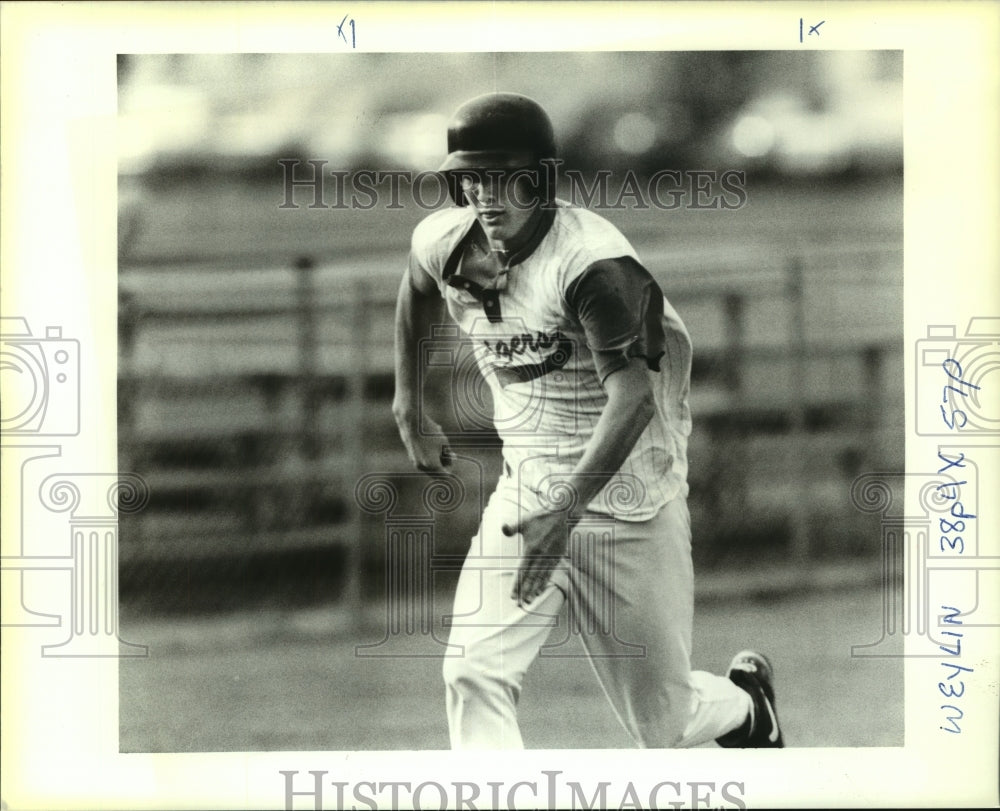 1994 Press Photo Baseball - Weylin Guidry heads home during the game ...
