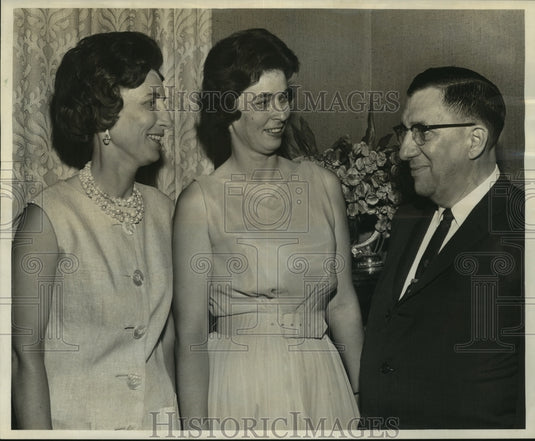 1963 Press Photo Medical Technologist of Loyola delegates during reunion - Historic Images