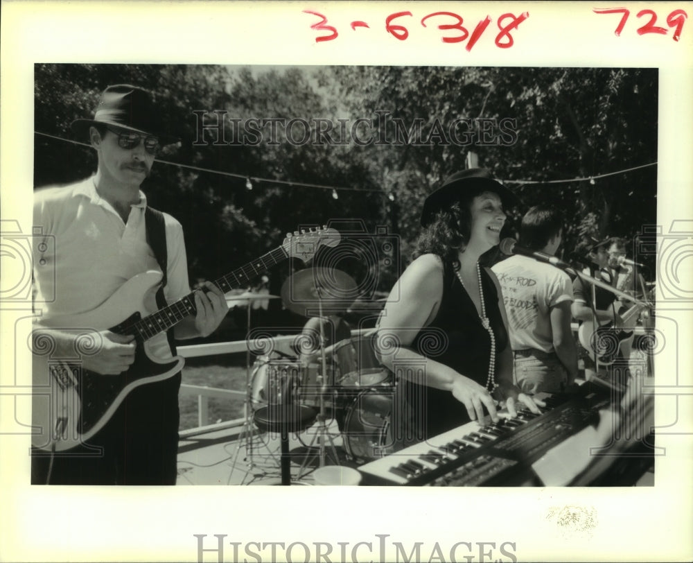 1989 Press Photo Eleventh annual fair of the Little Sisters of the Poor. - Historic Images