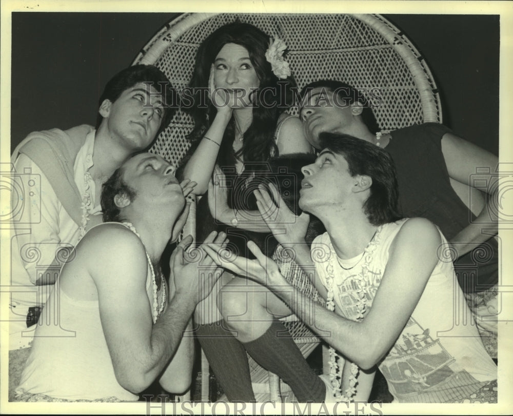 1985 Press Photo Ginger Guma and cast of &quot;Lamoura of the Islands&quot; - nob22744 - Historic Images