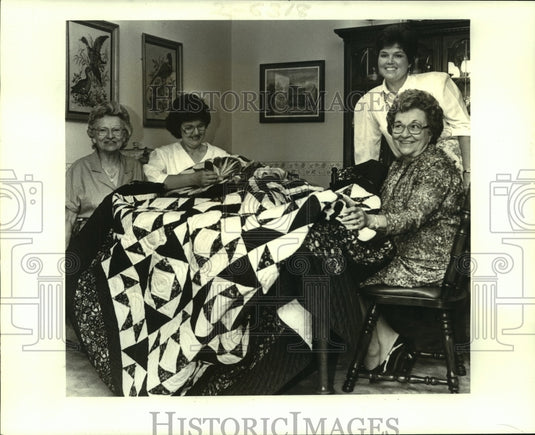 1987 Press Photo Sewing - Group of Women Quilting for Gulf States Quilting Show - Historic Images