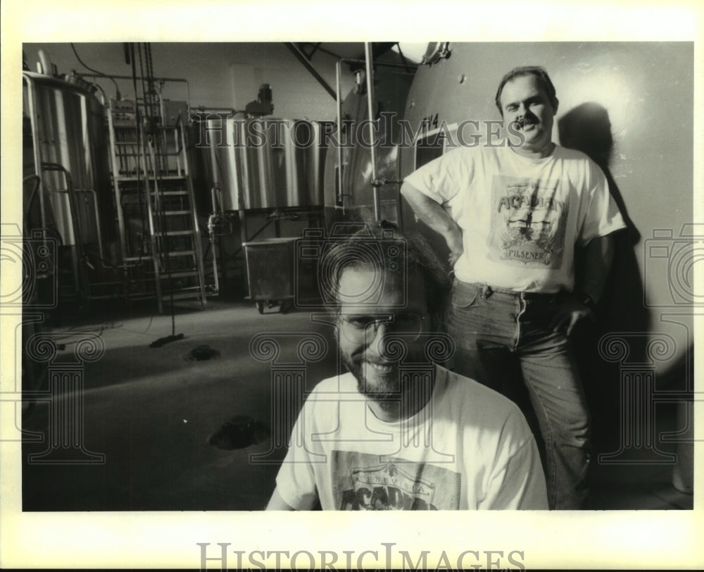 1996 Press Photo Acadian Brewing Co. officials stand before brewing equipment - Historic Images