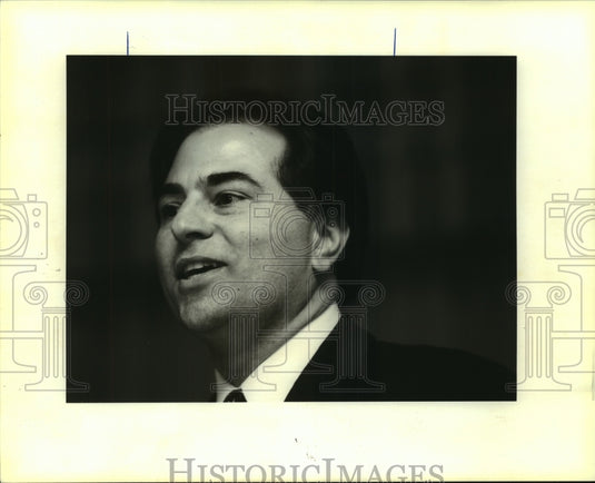 1996 Press Photo Anthony Campo speaking at annual shareholders' meeting - Historic Images