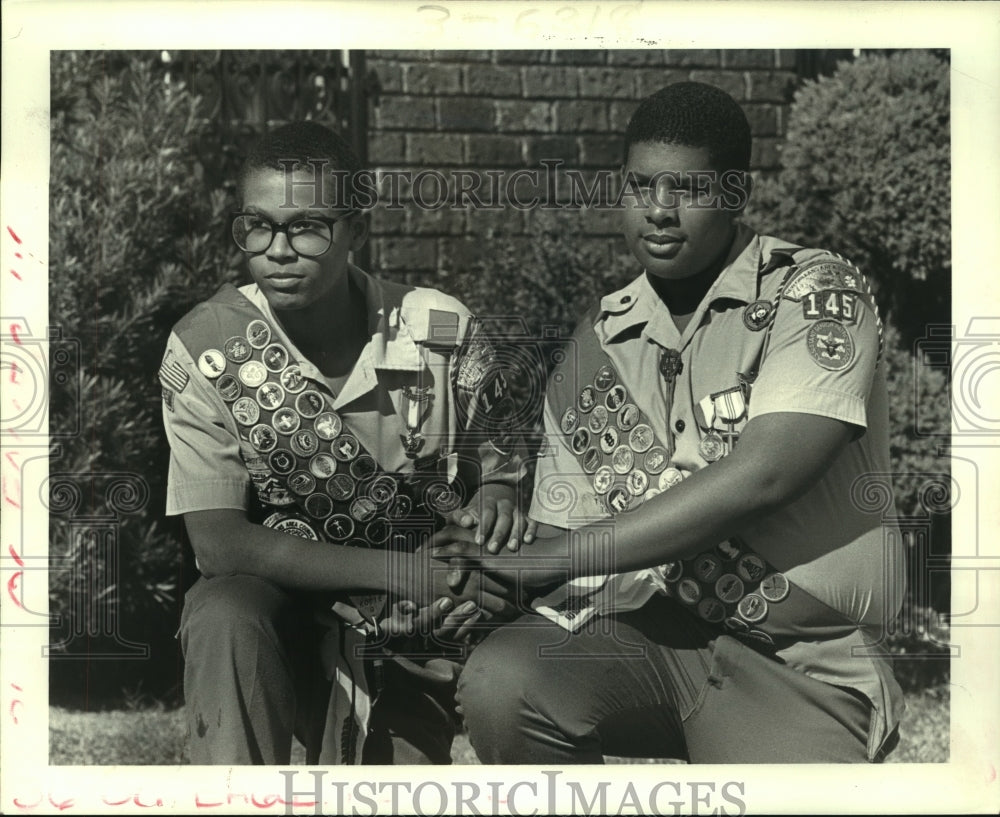 1987 Press Photo Boy Scouts Kobie Guillory &amp; Eric Gougis Receive Eagle Scout - Historic Images