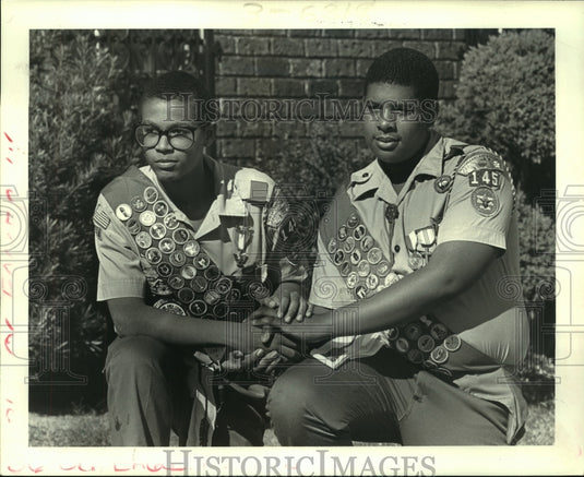 1987 Press Photo Boy Scouts Kobie Guillory & Eric Gougis Receive Eagle Scout - Historic Images