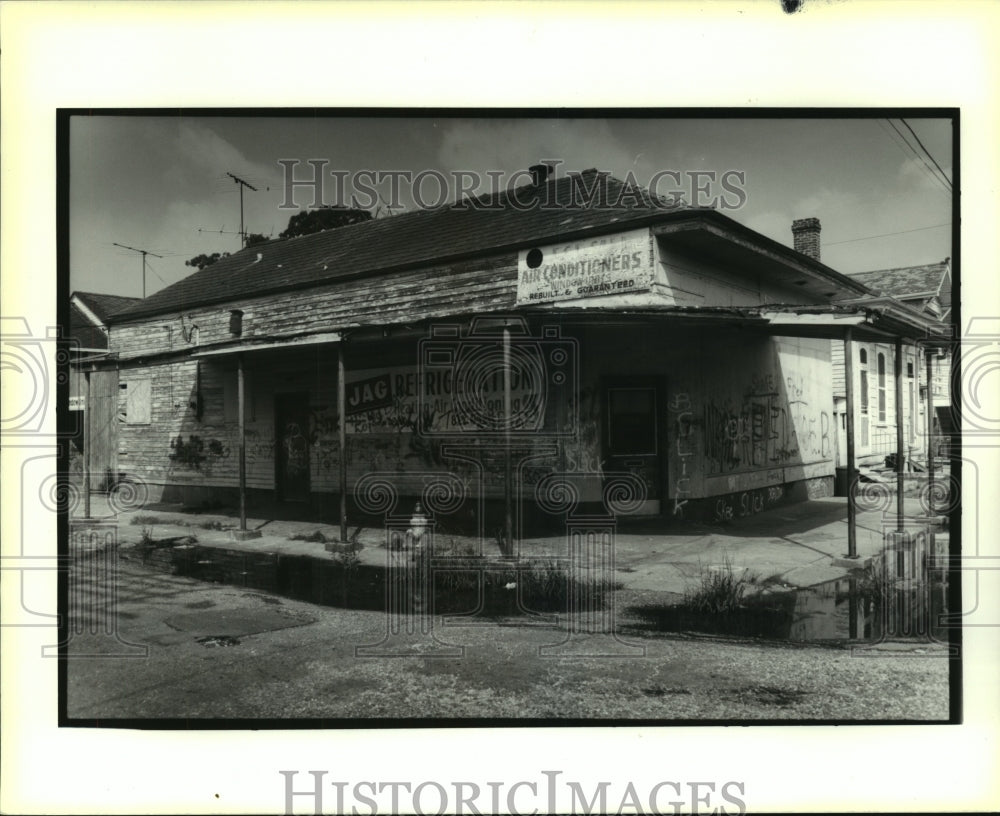 1991 Press Photo The Jag Refrigeration Building is covered with Graffiti - Historic Images