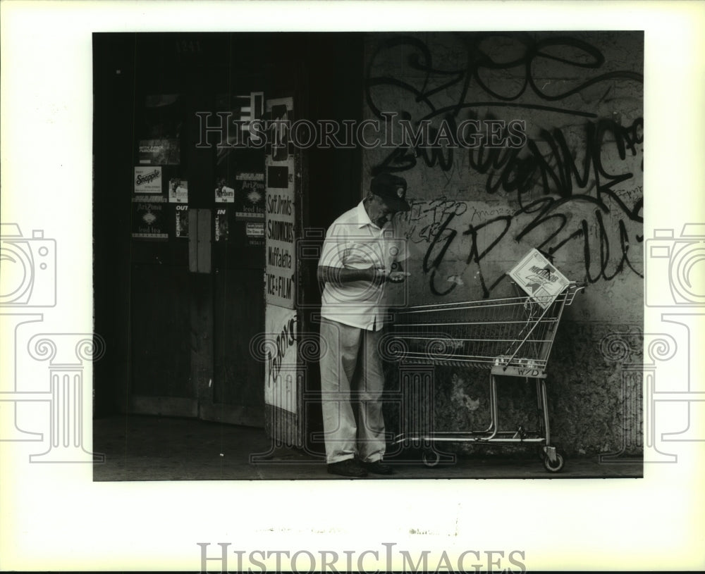 1994 Press Photo Harold Martello outside French Market Grocery with graffiti - Historic Images