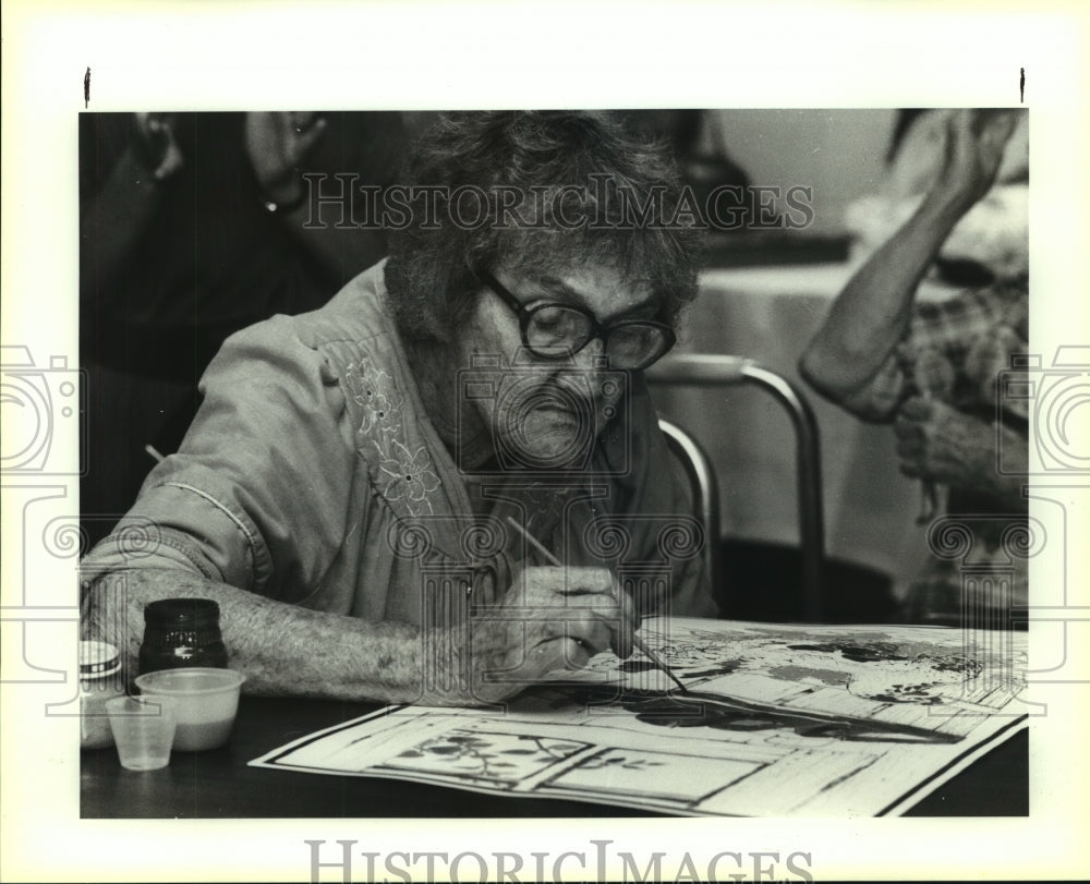 1992 Press Photo Florence Graft works on painting, Maison Orleans Nursing Home - Historic Images