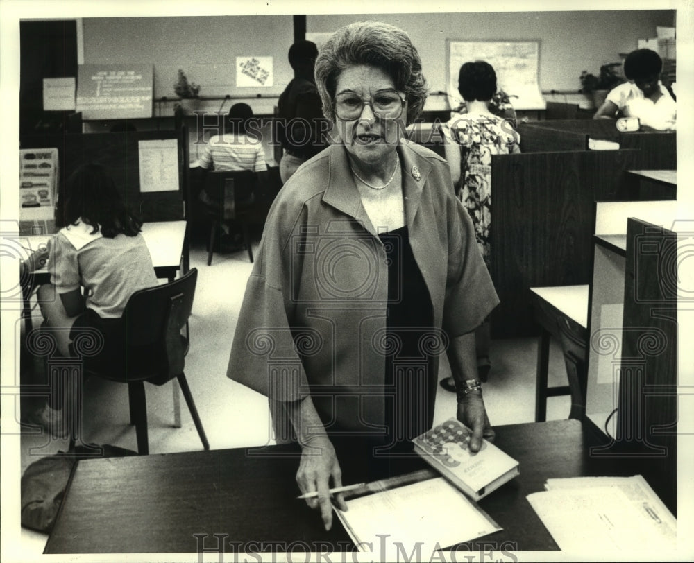 1982 Press Photo Mary Graffagnini, Media Lab - nob22908 - Historic Images