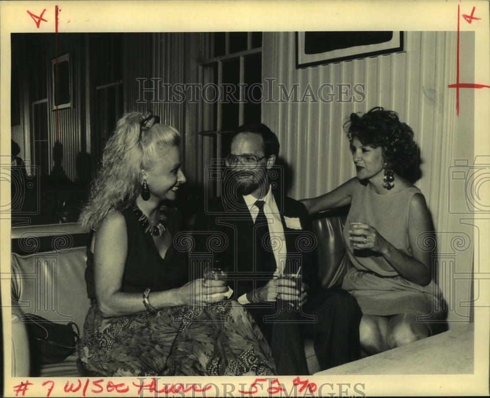 1990 Press Photo Jude Swenson, Kevin Graves &amp; Gena Sylvester at an event - Historic Images