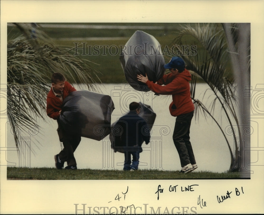 1989 Press Photo Boy Scouts picked up trash at USF&amp;G Golf Classic - Historic Images