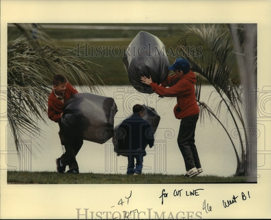 1989 Press Photo Boy Scouts picked up trash at USF&G Golf Classic - Historic Images