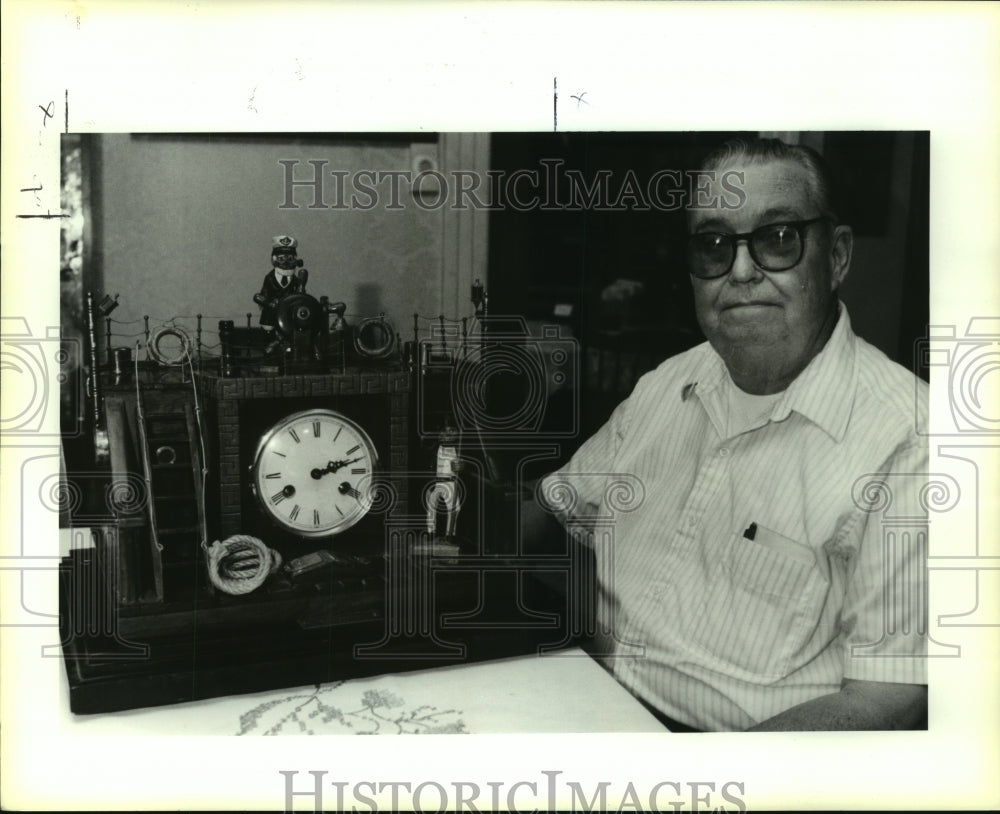 1991 Press Photo Albert Graythen with clock he made for his daughter - Historic Images