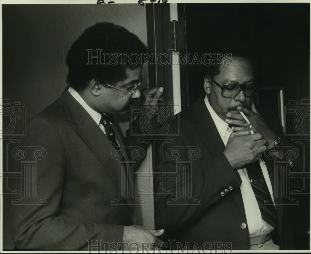 1984 Press Photo Phil Gray takes break, Regional Transit Authority Negotiations - Historic Images