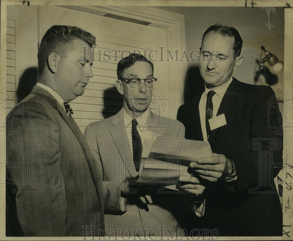 1960 Press Photo Dr. W. Lockard, Dr. W.T. Oglesby &amp; Dr. O.C. Granzin at Meeting - Historic Images