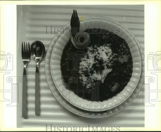 1994 Press Photo Wayne Schexnayder's well garnished fresh shrimp and okra gumbo - Historic Images