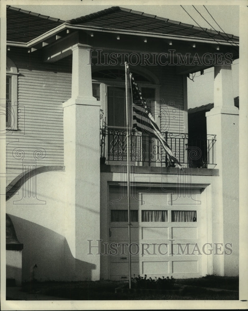 1969 Press Photo The American flag at the home of Mr. &amp; Mrs. Louis G. Eason Jr. - Historic Images