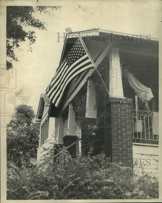 1969 Press Photo A flag on display at the home of Mr. & Mrs. M. B. Thorne - Historic Images
