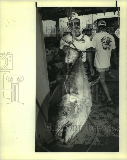 1989 Press Photo Timmy Vincent with his 137 pound yellow tail tuna - nob23119 - Historic Images