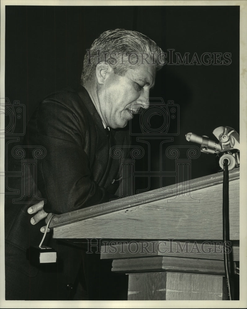 1967 Press Photo G.H. Gossom speaks at an Aviation Hearing at City Hall - Historic Images