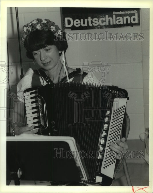 1989 Press Photo Maggie Gural at Aurora United Methodist Church's Octoberfest - Historic Images