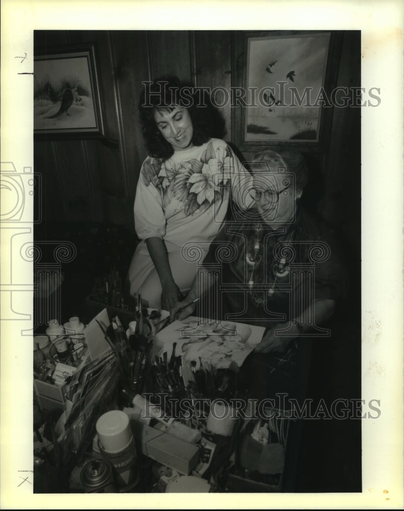 1990 Press Photo Members of the National Society of Tole and Decorative Painters - Historic Images