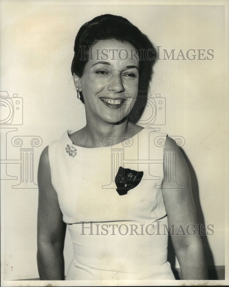 1967 Press Photo Mrs. Allen J. Gunderson, president of Beta Sigma Phi - Historic Images