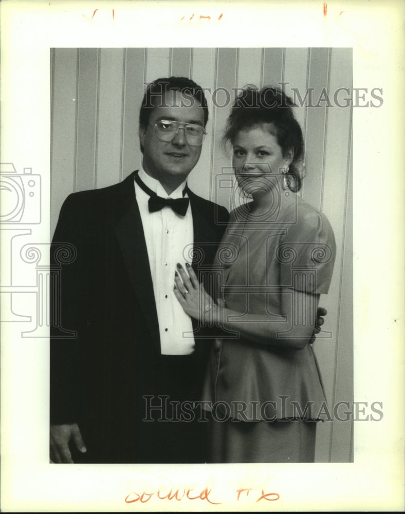 1991 Press Photo Michael and Julie Guste at the Blue Rose Ball for St. Michael&#39;s - Historic Images