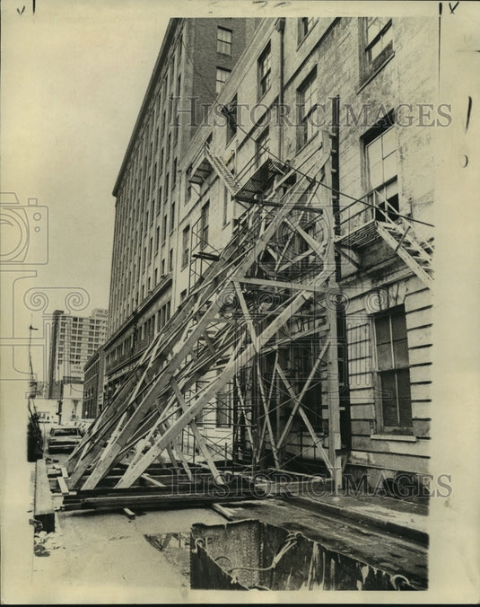 1972 Press Photo Condemned building once occupied by Grunewald Music Company - Historic Images